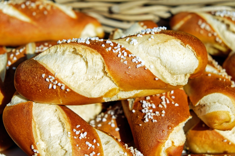 vitrine-ST PAUL DE VENCE-min_dish-food-baking-dessert-bread-bakery-595291-pxhere.com